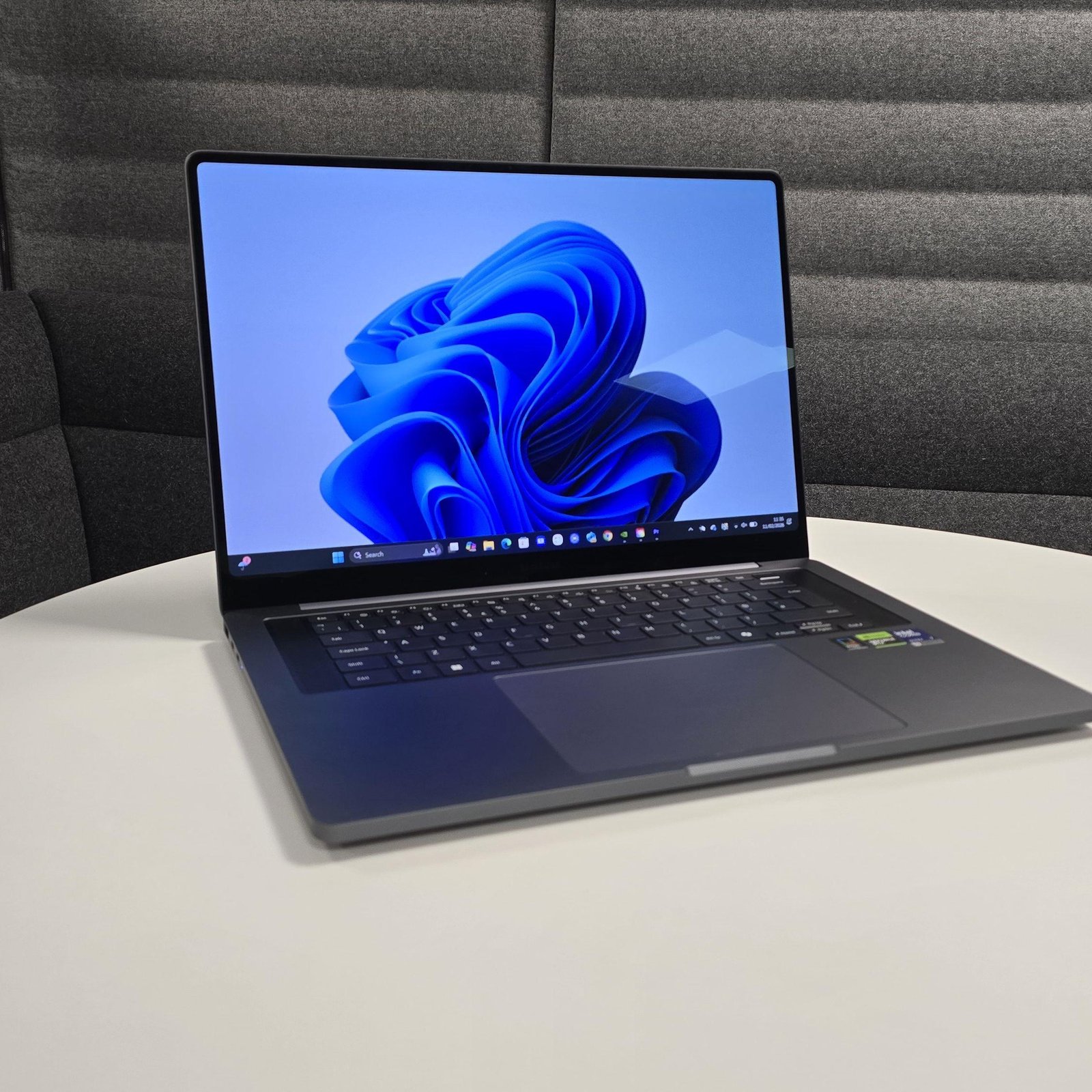 Samsung Galaxy Book6 Ultra (40.62 cm, Ultra 7, Copilot+ PC, 32GB RAM | 1TB)